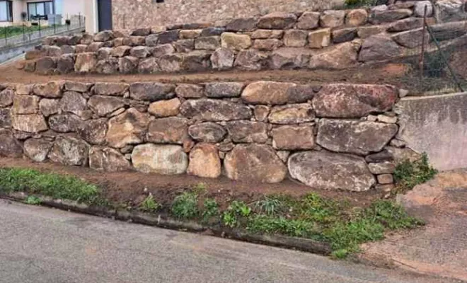 Travaux d'enrochement paysager, Sarrola-Carcopino, Fresi Terrassement
