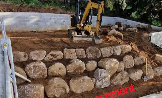 Travaux d'enrochement paysager, Sarrola-Carcopino, Fresi Terrassement